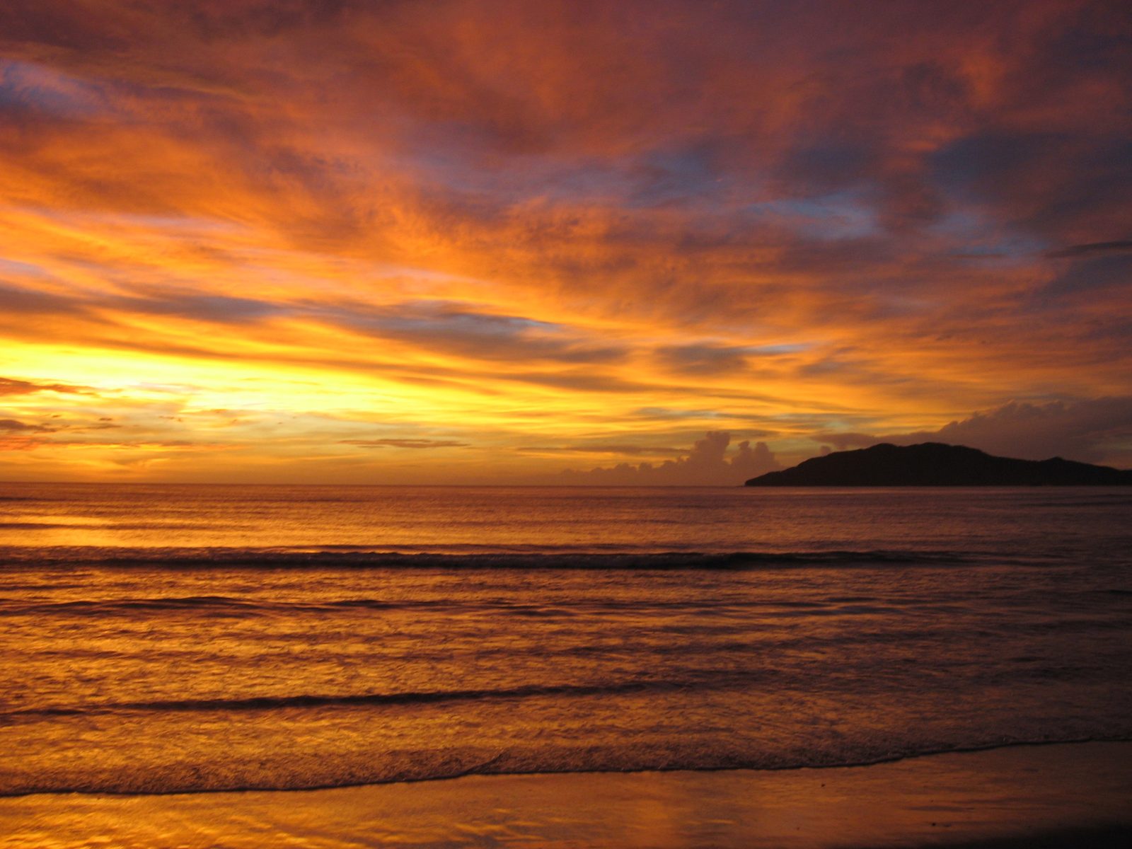 CrimsonSunsetCostaRica