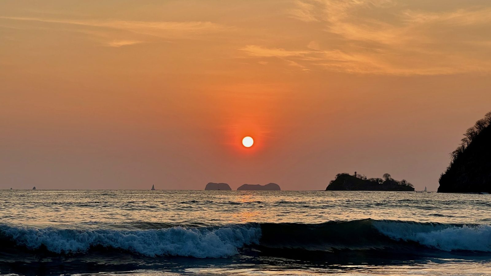 Stunning sunset view over the ocean at Sugar Beach, Costa Ri